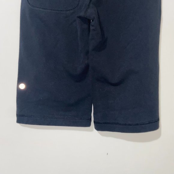 Lululemon Women's Black Shorts - Size 2 - Picture 7 of 8